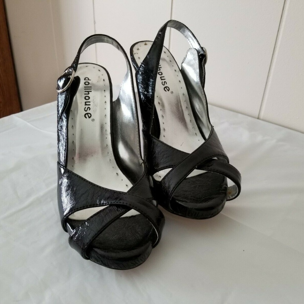 Dollhouse Sandy Black Heel Sandal Size 6